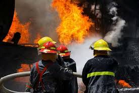 آتش سوزی گسترده در کارخانه مواد پروتئینی درشیراز